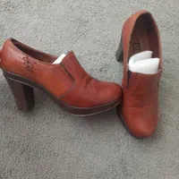 کفش پاشنه بلند چرم