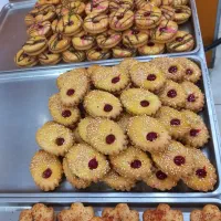 نیرو خانم .کار در کارگاه قنادی