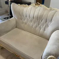 فروش یک دست مبلمان هفت نفره و میز نهار خوری شش نفر