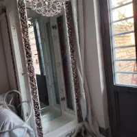 یک عدد بوفه و یک عدد ساعت ایستاده چوبی