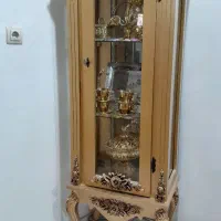 بوفه . ساعت.  آینه