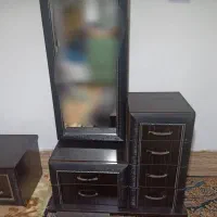 میز آرایش و یک پاتختی و صندلی کاملاً نو