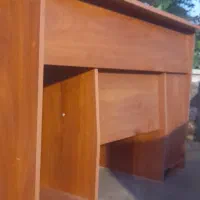 میز تحریر و کامپیوتر