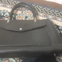 یک عدد کیف زنانه چرمی