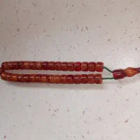 تسبیح کهربای کهنه رگه دار