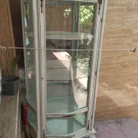 بوفه تمیز در حدنو.به خاطر جابجایی میفروشم