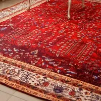 روفرشی طرح فرش دستباف لاکی رنگ
