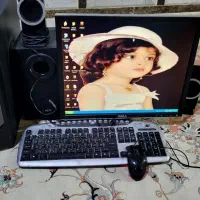 یک عدد کامپیوتر دل فروش
