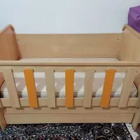 تخت کودک و ویترین جا تلویزیونی|بوفه، ویترین، کنسول|قم, چهار مردان|دیوار