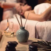 استخدام تکنسین کاشت مو و ابرو+ماساژور آقا و خانم