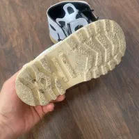 بوت بچگانه|کفش و لباس بچه|دماوند, گیلاوند|دیوار