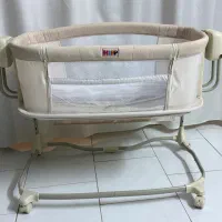 تخت کنار مادر