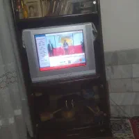 تلویزیون و میز