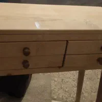 میز آرایش بدون رنگ و فرش