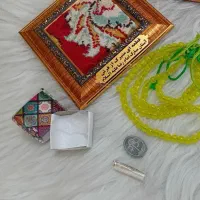تکه فرش حرم امام رضا(ع) همراهبا سنگ عین علی