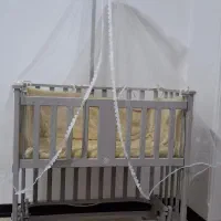 تخت کنار مادر نو