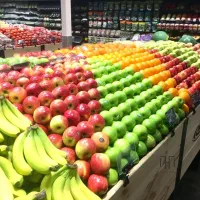 کارگر میوه فروشی