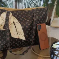 فروش کیف بعلت جمع آوری مغازه.