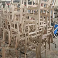 نجار نیمه ماهر صندلی نهارخوری