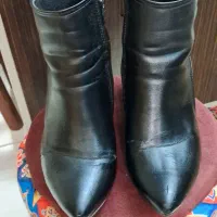 نیم بوت و کفش مجلسی|کیف، کفش، کمربند|رشت, امین الضرب|دیوار