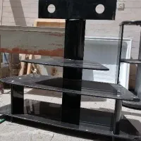 میز تلویزیون شیشه ای درجه یک واقعا در حد نو|میز تلویزیون|برخوار, |دیوار
