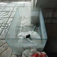 شیشه خم آکواریوم با وسایل کامل