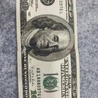 اسکناس ۱۰۰ دلاری کمی گوشه ندارد عدد سالم است
