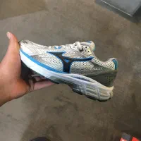 حدود۳۰۰جفت کتونی مرد و زن