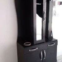 جاکفشی و میز تلویزیون