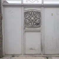 در  اهنی حیاط