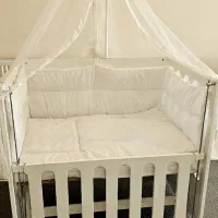 گهواره نوزاد کنار تخت مادر،|تخت و صندلی بچه|فردیس, شهرک راه آهن|دیوار