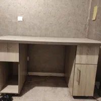 میز تحریر و کامپیوتر