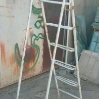 چهار پایه فلزی