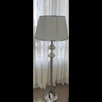 آباژور ایستاده
