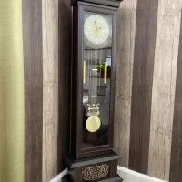 ساعت ایستاده چوبی در حد نو سالم و‌تمیز