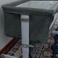 تخت کنار مادر