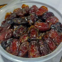 خرما و خشکبار و ارده با کنجد ایرانی