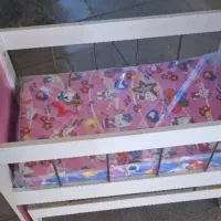 تخت خواب گهواره‌ای صورتی کودک سالم|تخت و صندلی بچه|ساوه, |دیوار