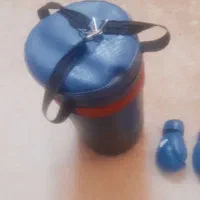 یک عدد کیسه بوکس به همراه دو عدد دستکش بوکس