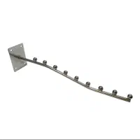 تعدادی رگال و گیره لباس و قفسه پارچه فروشی