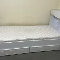 دو عدد تخت و میز تحریر