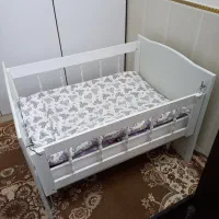 تخت نوزاد|تخت و صندلی بچه|قم, باغ کرباسی|دیوار