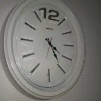ساعت دیواری تمیز کارکرده سالم