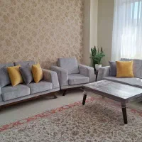 مبلمان راحتی و چوب ۷نفره با غذاخوری ۸نفره در حد نو