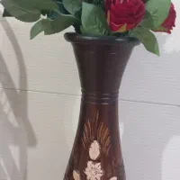 گلدان سفالی با گل