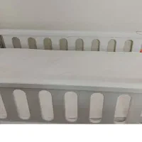 تخت کودک  به همراه تشک در حد نو