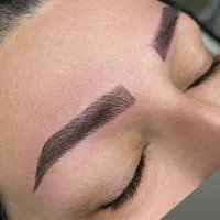 نیازکند کادر حرفه ای و با سابقه مژه و ارایش دائم