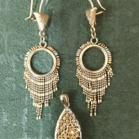 گوشواره و گردنبند طلا