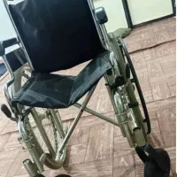 دوعدد ویلچر و یک عدد تخت بیمارستان