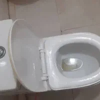 در لوازم سرویس بهداشتی